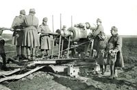Ladevorgang bei einem Skoda M&ouml;rser 30,5 cm vor Prszemysl 1914